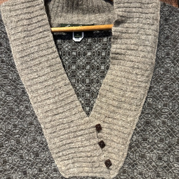 Eddie Bauer Women's Sweater V- Neck Brown and Grey Merino Wool Size Medium (#31) - Picture 2 of 7